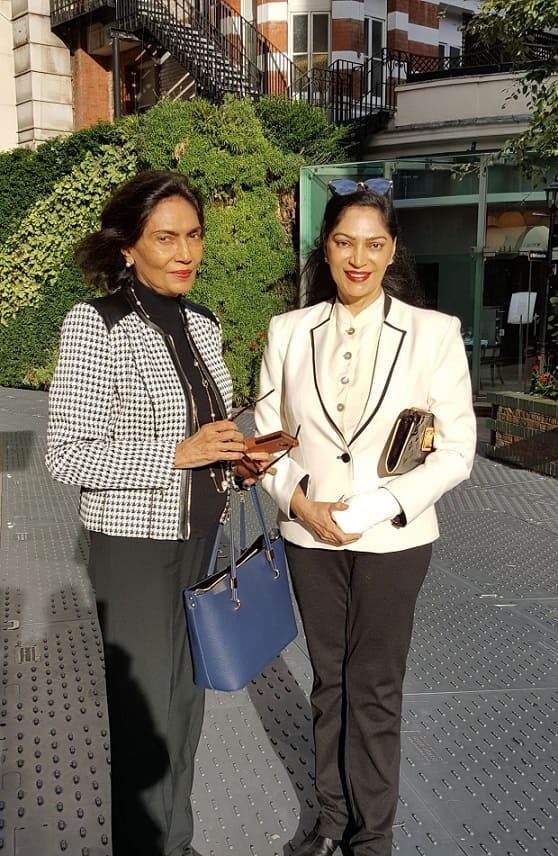 simi garewal with her sister
