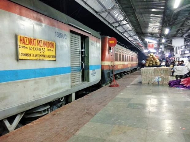 top 10 fastest train in india 2023